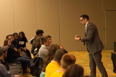 Mentalist visits campus