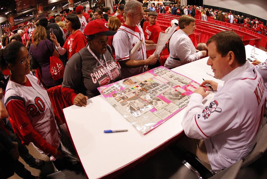 NKU and Cincinnati Reds broadcaster Jim Kelch talks to Reds fans at the annual Redsfest. Kelch is the "Voice of the Norse" for NKU men's basketball radio broadcasts. Photo provided by the Cincinnati Reds.