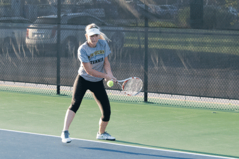 Women’s tennis takes two singles crowns at GCCI