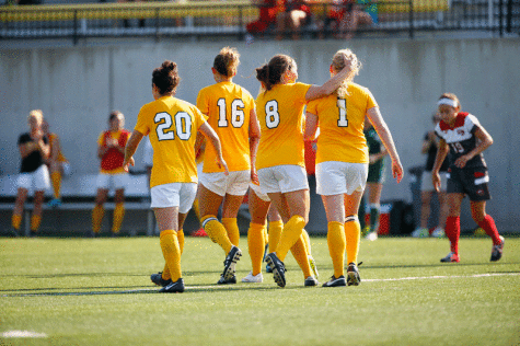 Women’s soccer splits weekend matches; still unbeaten in Horizon