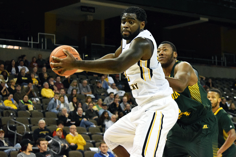 Jalen Billups scored 9 points Saturday, surpassing 1,000 career points in a 60-46 loss to Wright State.