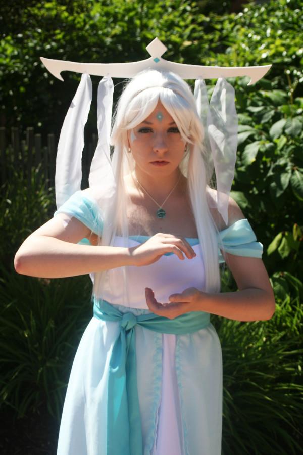 Kerner cosplays as Raava from Legend of Korra. Cosplayers can do photo shoots at conventions.