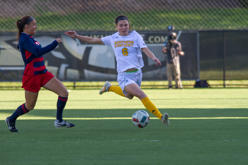 Ally Perkins dribbles down the field against Detroit Mercy. The Norse tied 1-1 with the Titans. 