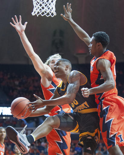 Northern Kentucky's guard Lavone Holland II (30) splits Illinois' forward Michael Finke (43) and Illinois' guard Jaylon Tate (1) as he drives to the basket during their NCAA college basketball game in Champaign, Ill., Sunday, Nov. 13, 2016. (AP Photo/Robin Scholz)