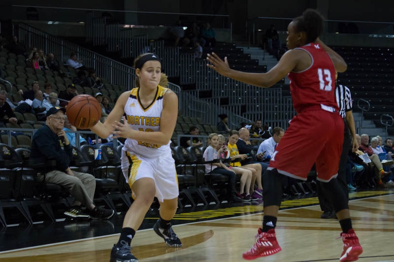 Laura Thomas scored 11 points in a loss to Miami