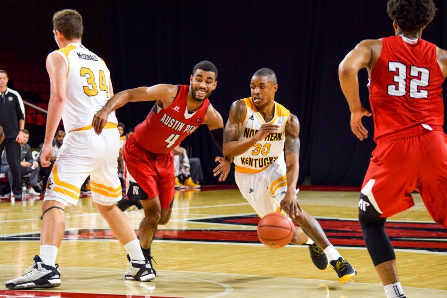 NKU's Lavone Holland II (30) had 14 points Saturday in a loss to Oakland.