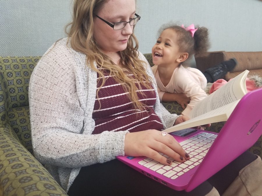 ‘I won't give up’: Single parent perseveres through the holidays