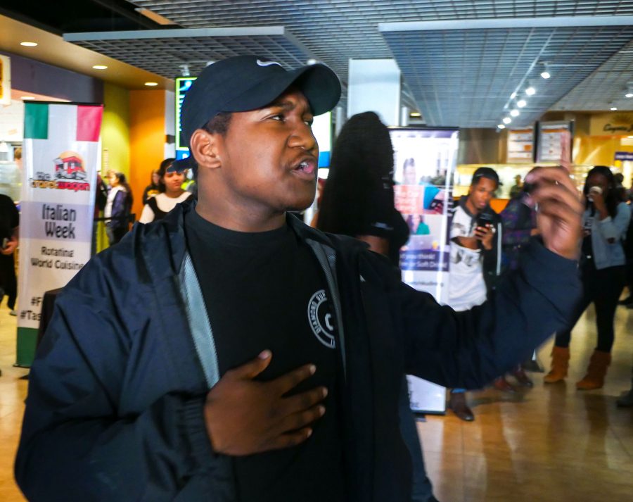 Trey Underwood stood in the entrance of the Student Union cafe. Underwood spoke on black beauty and culture. 