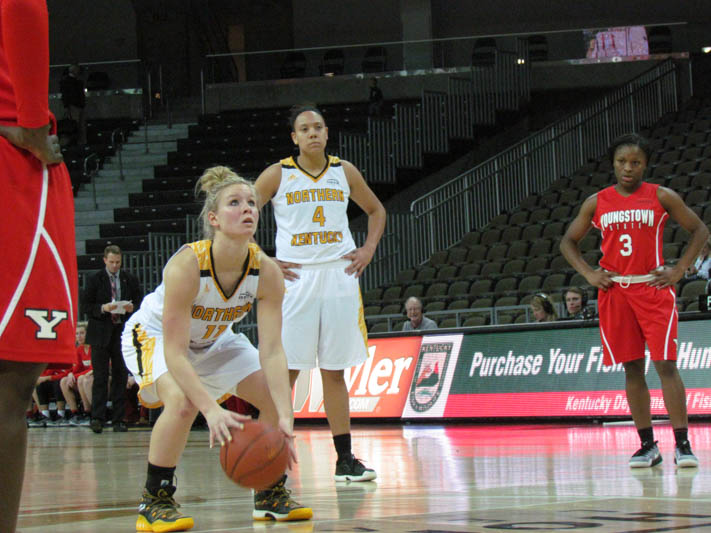 Taryn+Taugher+shoots+a+free+throw+after+being+fouled+by+Youngstown+State