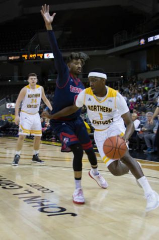 Norse set DI win record in victory over UIC