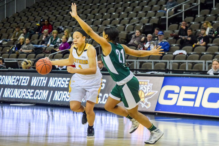 Mikayla Terry (4) drives around a defender during Thursdays game against Cleveland State.