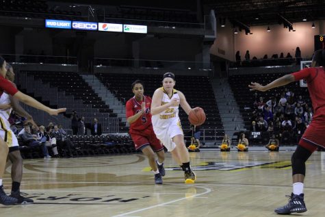 Norse lock down UIC, snap losing streak