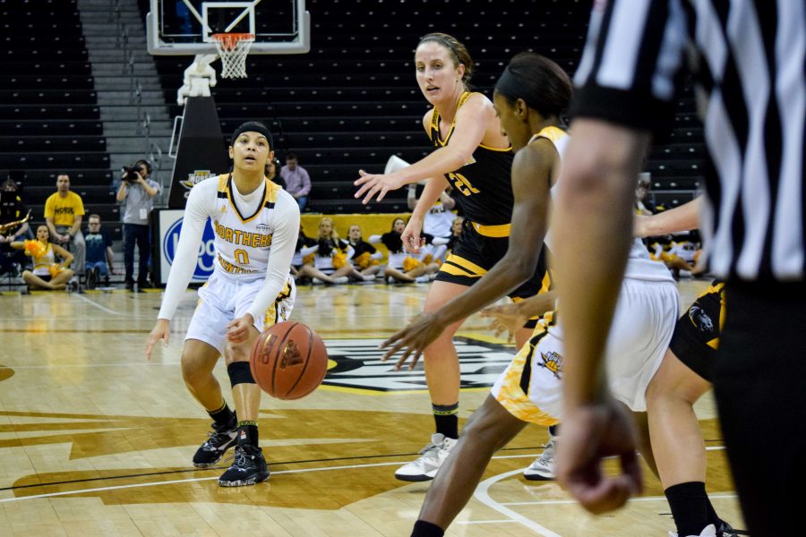 SharRae Davis (0) passes inside for Rebecca Lyttle (3) during Fridays game against Milwaukee.