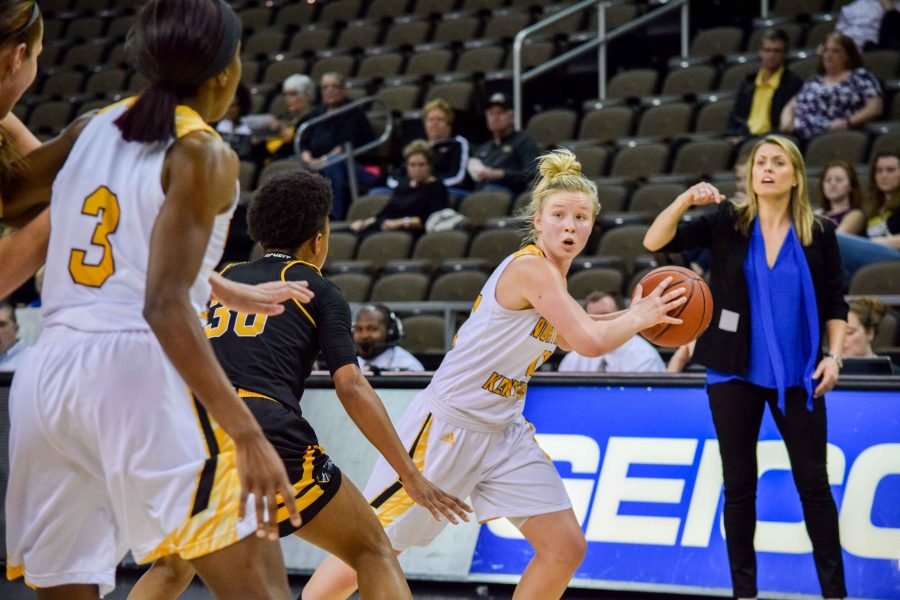 Taryn Taugher (11) looks inside for Rebecca Lyttle (3) during Friday's game against Milwaukee.