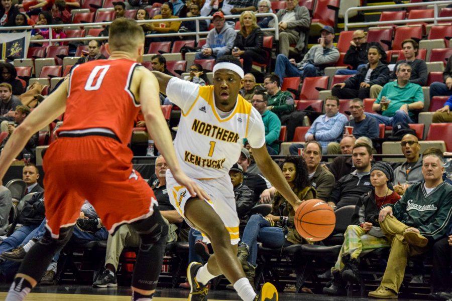 Jordan Garnett (1) drives to the basket during Mondays Horizon League semifinal win over Youngstown State.