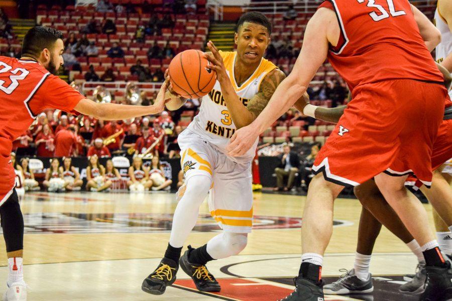 Lavone Holland II (30) drives around a defender during Mondays Horizon League semifinal win over Youngstown State.