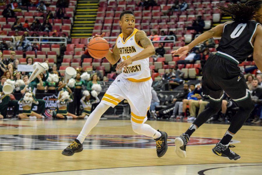 Lavone Holland II (30) dribbles around the top of the key during Sunday's Horizon League quarterfinal against Wright State at Joe Louis Arena.