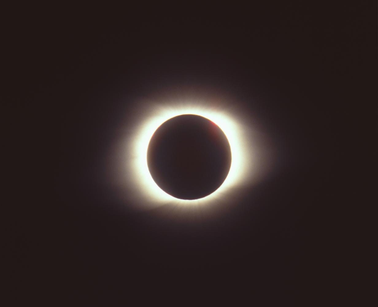 Total_solar_eclipse_of_March_9_1997