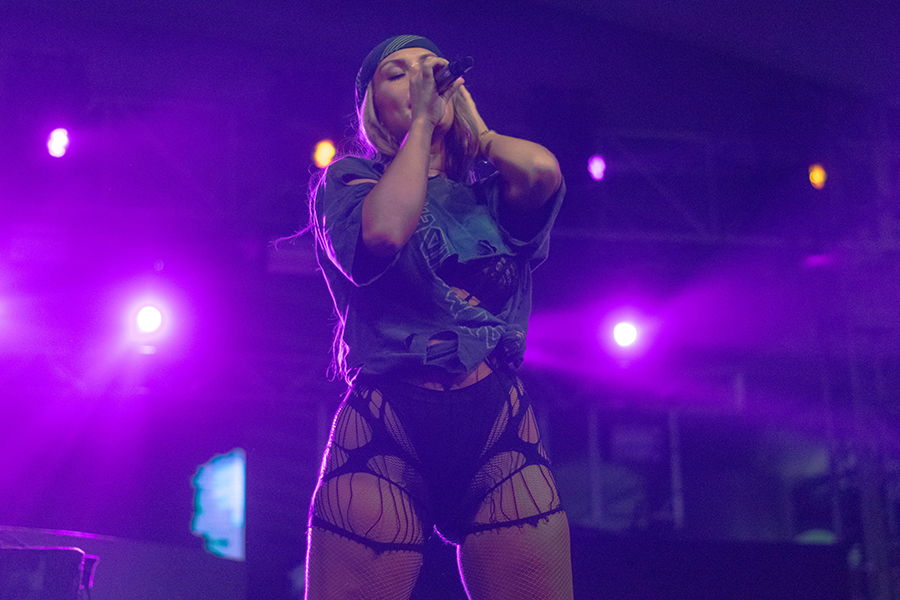 Niykee Heaton performed a quick set of woozy r&b/pop songs to kickstart Friday night.