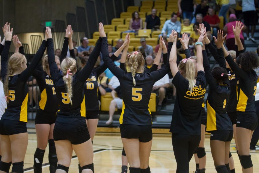 NKU circles up before the game against Milwaukee