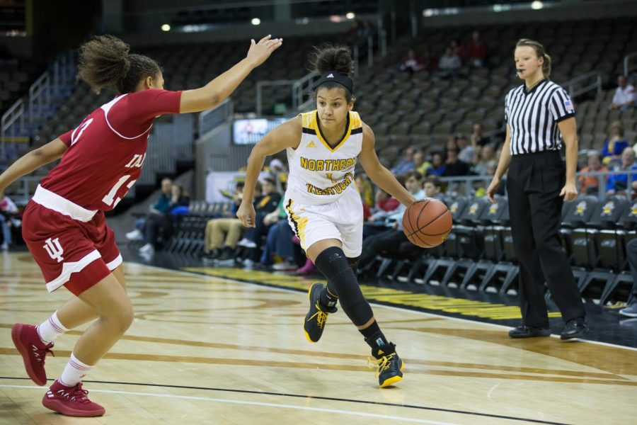 Grace White (1) drives toward the basket in the game against Indiana.