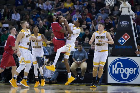 GALLERY: Norse recover after Oakland loss; crush Detroit Mercy