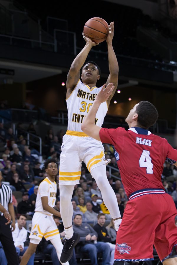 Lavone Holland II (30) goes up for a shot in the game against Detroit.