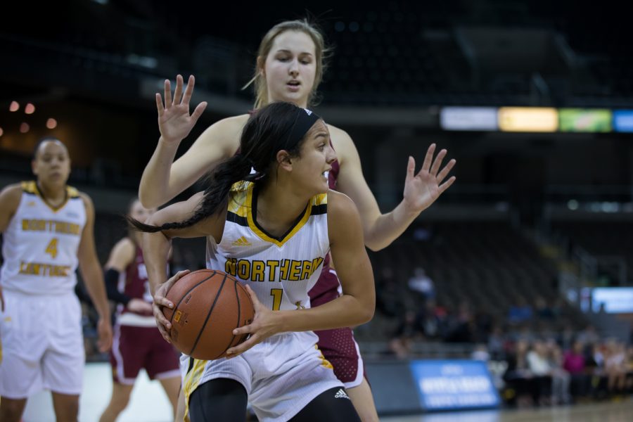 Grace White (1) looks to shoot in the game against IUPUI.