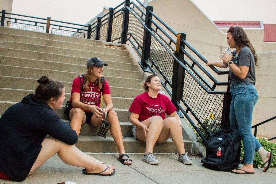 NKU students hanging out near Steely Library. 