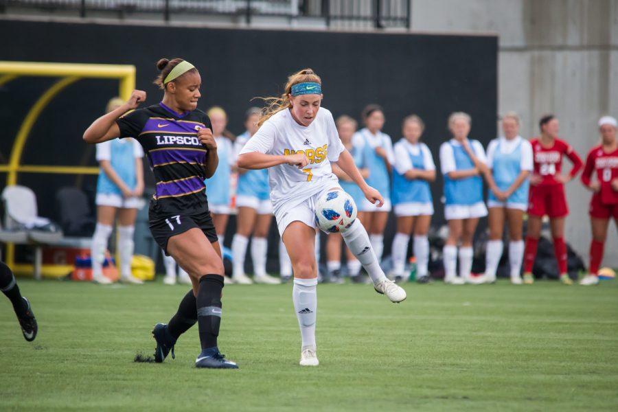 Emily Soltes (7) plays a ball in the air during the game against Lipscomb.