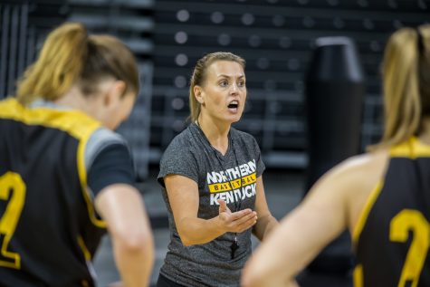 Women’s basketball players accuse coach of emotional abuse