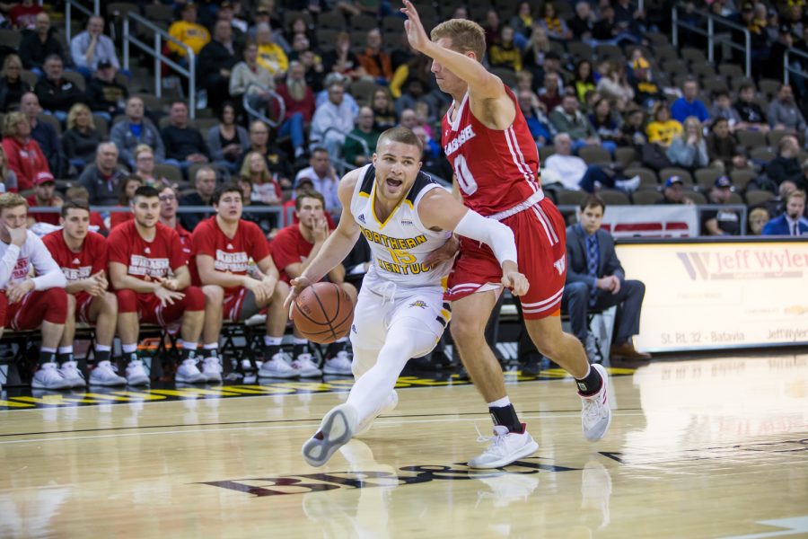 Tyler Sharpe (15) fights toward the basket during the game against Wabash. Sharpe shot 3-of-7 from the field.