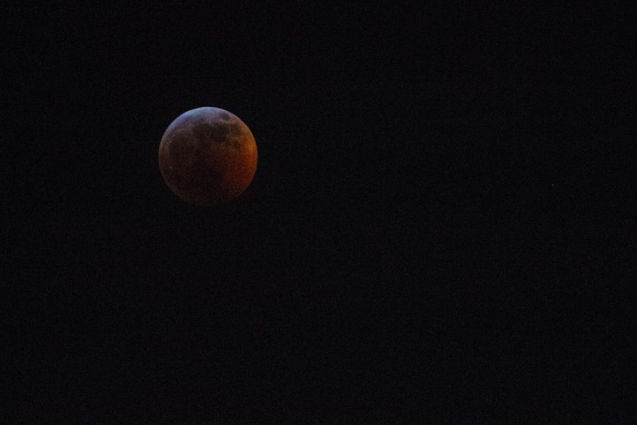 Lunar eclipse draws crowds to Haile Planetarium