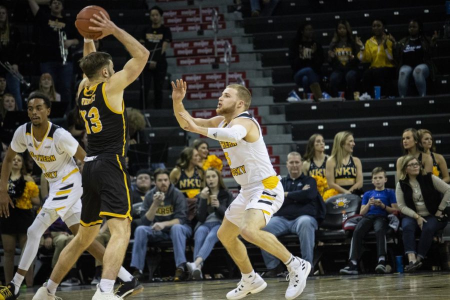 Tyler Sharpe contests a shot versus Milwaukee on Jan. 26.