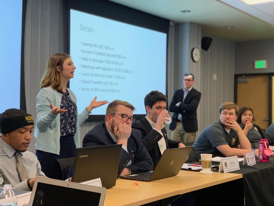 President Hannah Edelen and Chief Justice Travis Roy give a presentation.