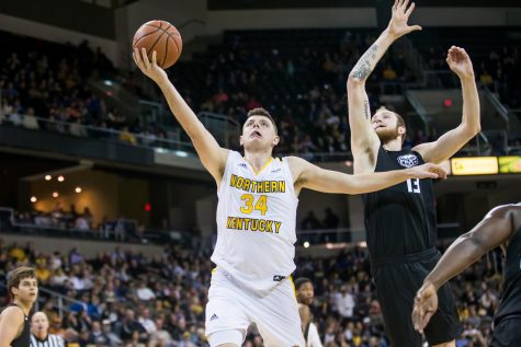 Norse protect the home court from Oakland Grizzlies 79-64