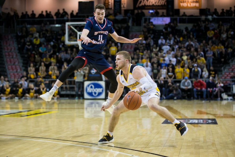 Tyler Sharpe (15) steps to avoid a defender during the Horizon League Tournament game against Detroit Mercy. Sharpe shot 7-of-13 on the night and shot 6-of-12 from three on the game.