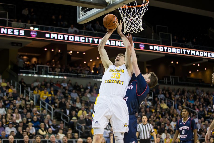 Chris Vogt (33) goes up for a shot during the Horizon League Tournament game against Detroit Mercy. Vogt shot 7-of-10 on the night and had 16 points.