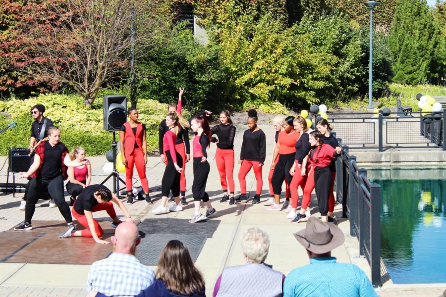 R&B combo and jazz dancers perform "No Ordinary Love."