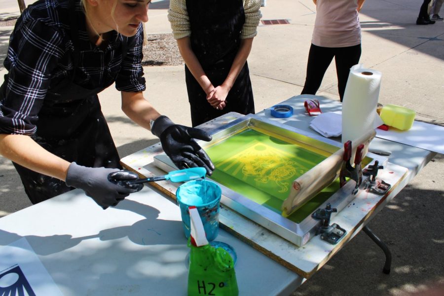 Gina Erardi teaches students how to screen print.