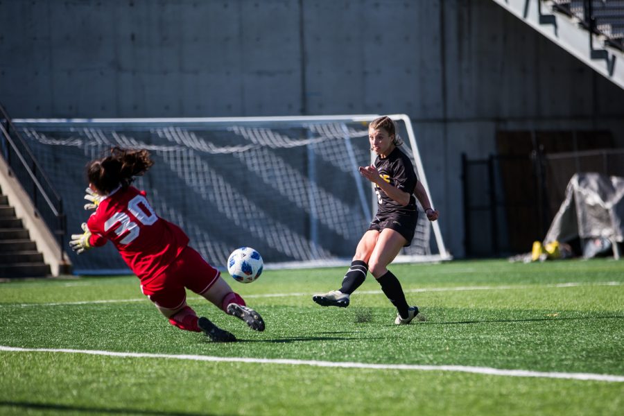 Shawna Zaken (8) shoots during the game against Green Bay. Zaken had 1 goal and 4 shots on the game.