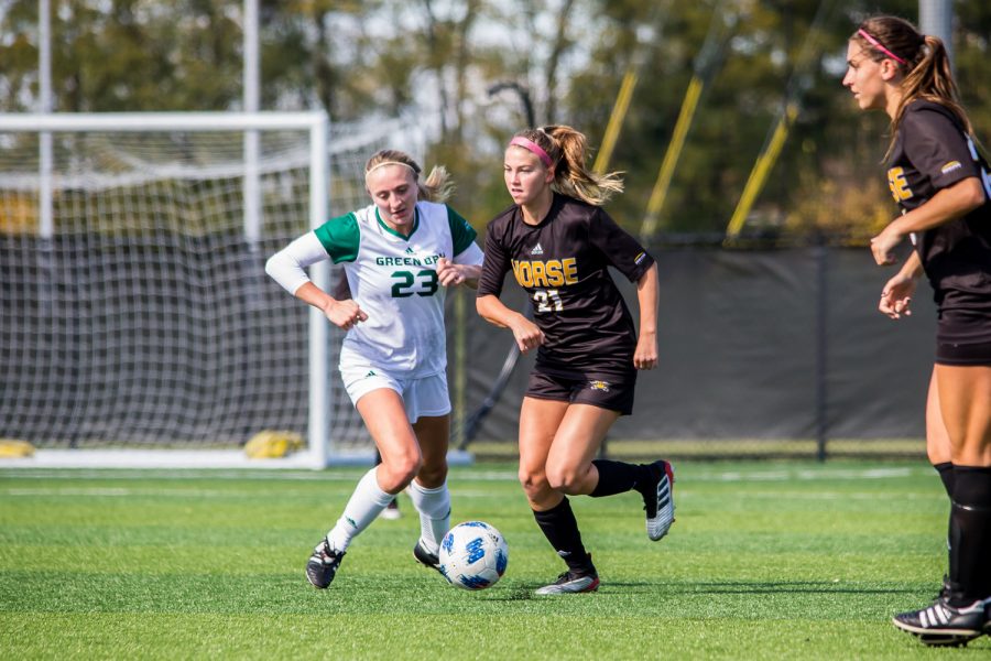 Annie Greene (21) drives a ball down the field during the game against Green Bay. The Norse defeated Green Bay 5-1 during the game on Sunday afternoon.