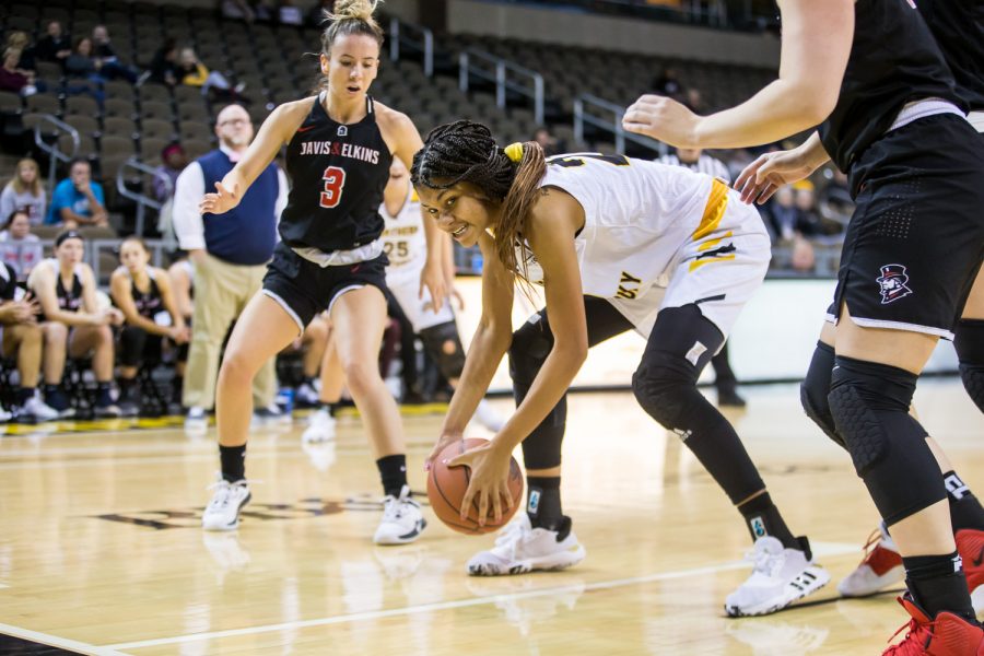 Tayah Irvin (21) looks to pass during the game against Davis & Elkins College. Irvin shot 1-of-4 and had 2 points on the night.