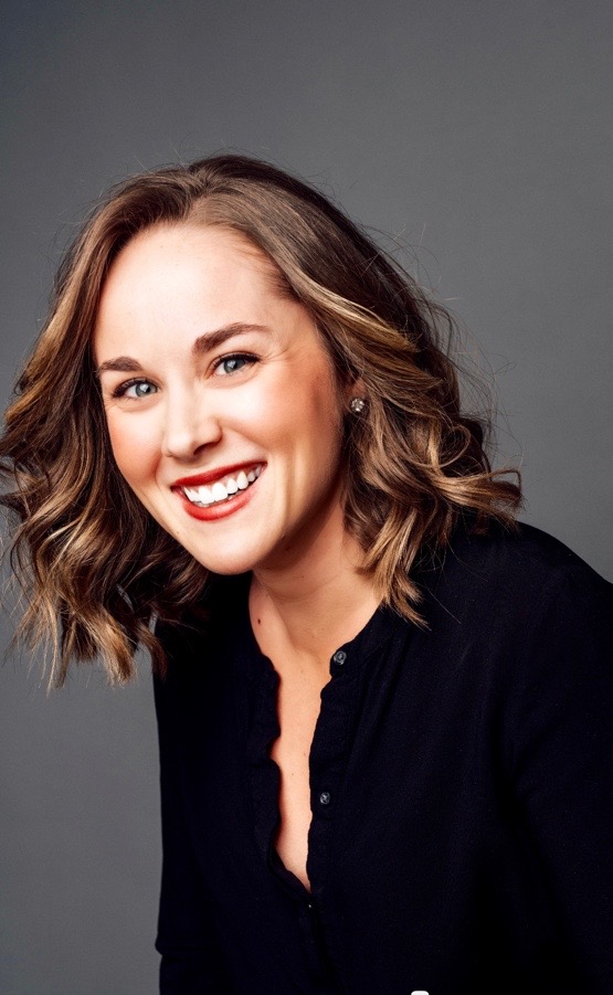 Tara Derington worked for E! News and BuzzFeed before working at Thrive Global. 