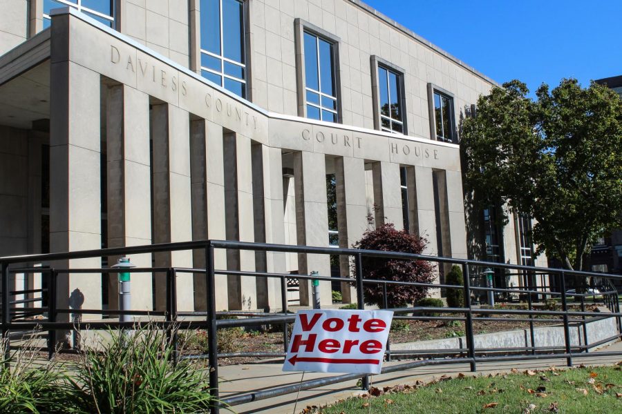 The+Daviess+county+courthouse+where+Josh+Kelly+voted.