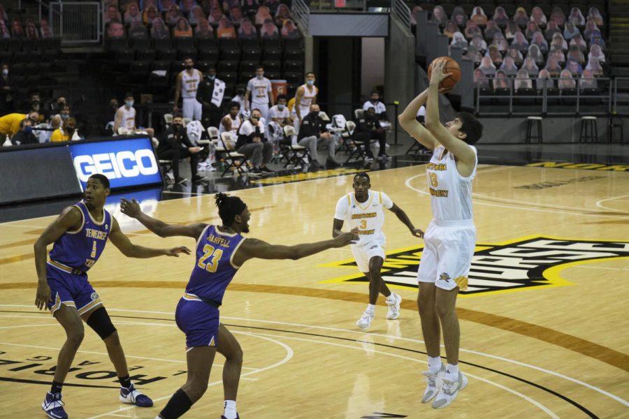 David Böhm (13) shoots a jump shot against Tennessee Tech.