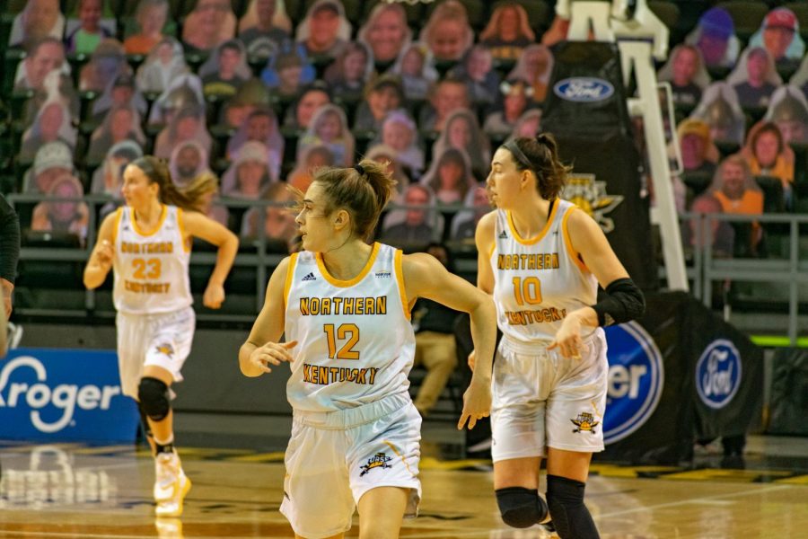 Members+of+the+NKU+WBB+team+look+down+the+court+as+a+play+unfolds+during+Friday+afternoons+loss+to+Wright+State.+