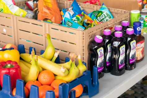 Students must fill out a form to request food items and arrange a date and time for pick-up. They will then visit the Albright Health Center and retrieve their packaged items.