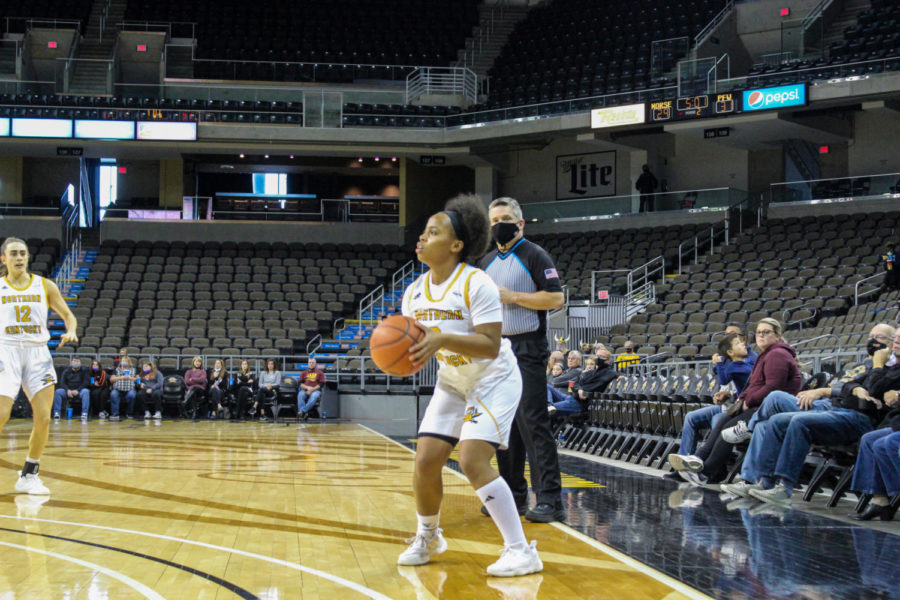 NKU+guard+Kailee+Davis+%283%29+prepares+to+take+a+shot+against+Purdue+Fort+Wayne+on+Sunday.+Davis+finished+with+eight+points+in+the+win.