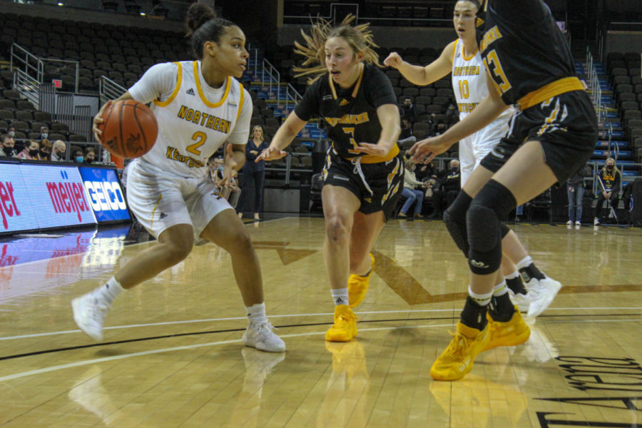 Guard Ivy Turner searches for an open teammate against Milwaukee on Thursday. Turner shot 3-6 from three in the contest.